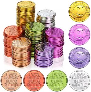 Pris en train d'être bon Coins Party Play Décoration Hunt Pirate Coin Plastique coloré Smile Star Tokens Classroom Behavior Incentive Reward