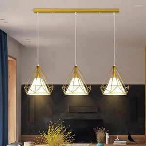Luces de techo Comedor Araña de diamantes Lámpara de interior LED de tres cabezas moderna Barra creativa Lámparas de decoración de interiores de color negro dorado