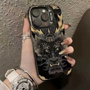 Études de téléphone portable Couleur illusoire de luxe Chinois Dragon Silicone Téléphone pour iPhone XR XS x 13 12 11 14 15 Pro Max 15 14 7 8 Plus SE Couverture noire D240424