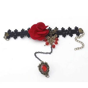 Chaîne Bracelets de rose vintage Bracelet en dentelle cristal Gothic Style With Ring Black Cosplay Costume prop