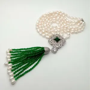 Chaînes 3 brins Collier de perles baroques blanches CZ Pave Fleur Vert Jade Pendentif Gland