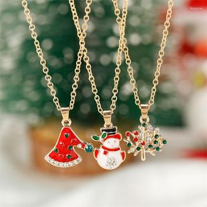 Cadenas 8 estilos Collares de Navidad para mujeres Esmalte clásico Papá Noel Copo de nieve Campana Árbol Colgantes Familia masculina Regalos de Navidad al por mayor