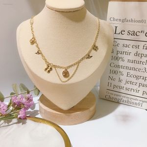 Caminas Collar Collar de diseñador para mujeres Flower de alta calidad V Cartas Pendantes Collar chapado de oro Rosado Enlace de diseñador de moda Accesorios de joyería