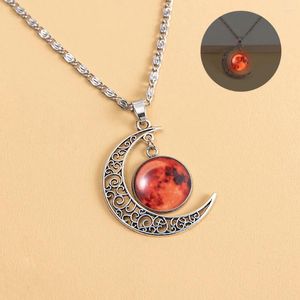 Chaînes Collier de lune lumineuse rouge Glow dans le temps sombre Fashion Time Gem Sky Creative Design Pendentif pour les femmes