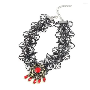 Cadenas Resident Evil Woman Collar Vampire Moth Collar de encaje femenino Disfraz de Halloween Cospaly Accesorios Regalo