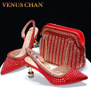 Chan High Heels Halges Chaussures pour femmes Pumps à bout pointu Couleur rouge avec des strass Hollow et un ensemble de sacs assortis 240320