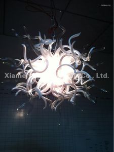 Lustres LED Source de lumière Art d'intérieur Décoratif Dale Style Lampe de lustre en verre de Murano soufflé à la main de couleur blanche