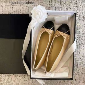 Chanelity Diseñador negro Paris Zapatillas de ballet de lujo Zapatos de mujer Marcas Acolchado Cuero genuino Slip on Ballerina Zapatos de vestir de punta redonda para mujer