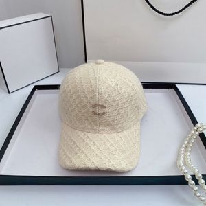 Chanells Diseñador de moda Sombrero para hombres Mujeres Marca de lujo Único Metal Bola de cristal Gorras Deportes Letras dobles Sombreros de béisbol 0321-29