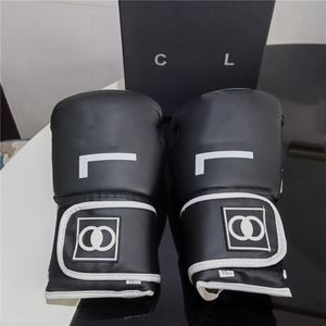 CHANNEL Boxing Glove wear équipement de protection Gear punch Vintage Retro style Playing Sandbags Mens Womens Fight Training Muay Thai 10OZ