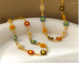 Bracelets de charme réel en cuivre en or Small Fresh Daisy Flower Bracelet Collier Ins Wind Contrast Design