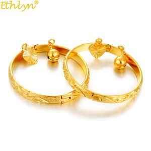 Charm Bracelets Ethlyn 2pcslot Gold Color Bangle para GirlsBabyKids Gypsophila Bracelet Bells Heart Jewelry Child Christmas Gifts B132 230612