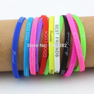 Bracelets de charme Lots 20pcs Mélanger les couleurs Lettres Imprimer Bracelet en silicone Bracelet 5mm Caoutchouc élastique Amitié Hommes Femmes Bijoux YB1921