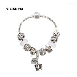 Bracelets porte-bonheur YILIANFEI argent plaqué couronne coeur pendentif mode bracelets élégants avec des perles de Chamilia blanches pour les femmes BT01261