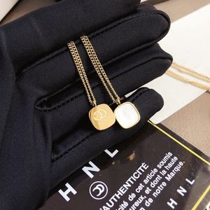Charm Jewelry Collares Diseñador de lujo Collares pendientes Cadena larga de mujer seleccionada 18k Chapado en oro Diseño de regalo fino Estilo de moda Accesorios de mujer