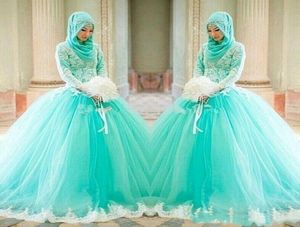 Encantadores Mint Muslim Muslim Vestidos de novia baratos 2019 Aplicación blanca de cuello alto Carril blanco Tren de barrido Mangas largas Bridal6759630