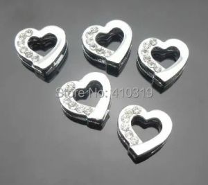 Encantos al por mayor 100 unids/lote 8mm medio corazón de diamantes de imitación