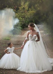 Pas cher 2019 Deux pièces robes de robe de bal mariage petites filles et femmes 3d fleurs de tulle gonflés vestido nuptiale coutume4925816