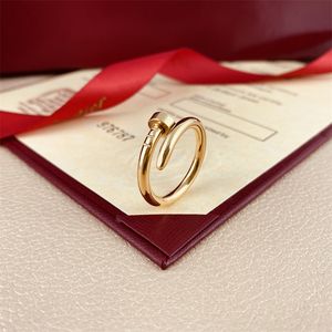 Joyería barata, diseñador de uñas clásico, moda unisex, brazalete para parejas, anillo de oro, joyería, regalo del Día de San Valentín, sin caja