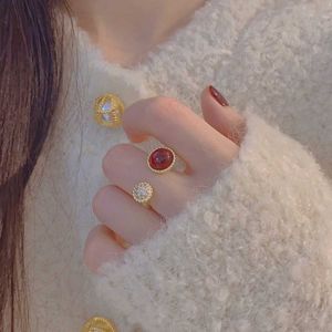 Prix bon marché et bague de bijoux de haute qualité adaptée à la mode de mode femme élégante colorée avec une cleefly commune