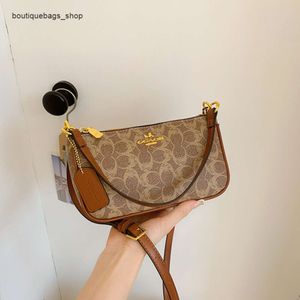 Pas cher en gros liquidation limitée 50% de réduction sac à main femme sac nouvelle mode vente chaude aisselles imprimé petit carré polyvalent épaule