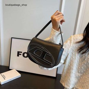 Pas cher en gros liquidation limitée 50% de réduction sac à main Baobao femmes nouveau Dign aisselle Wrap sac à bandoulière ultra à la mode et polyvalent haute valeur croix