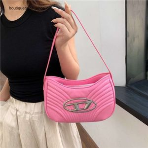 Pas cher en gros liquidation limitée 50% de réduction sac à main été nouveau sac à bandoulière unique pour les femmes petit marché urbain simple à la mode et mignon sous les bras femmes