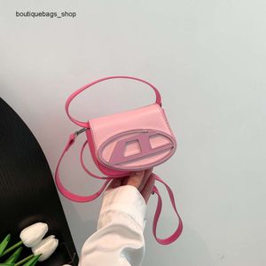 Pas cher En Gros Liquidation Limitée 50% Remise Sac À Main Populaire Dign Bouche Enveloppe Rouge Nouveau Rabat Tendance Ding Dang Sac À La Mode Polyvalent Unique Épaule Croix