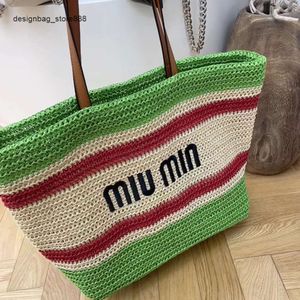 Barato Venta al por mayor Liquidación limitada 50% de descuento Bolso Bolso de mano de paja de cuero térmico Bolso de mano tejido de gran capacidad para mujer Bolso de mano a rayas Mamá