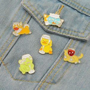 Cheers épingles en émail Cat personnalisé Fox Corgi Duck Duck Wine Glass Fish Tooch Badge Badge Fun Cartoon Jewelry Gift For Kid Friend