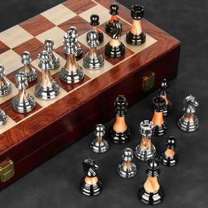 Jeux d'échecs 45 cm de luxe en métal figurines figures d'échecs en bois en bois pliant pliant familial jeux de conseil d'administration Collection d'ornements d'échecs 231031