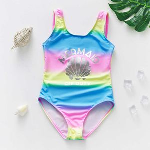 Maillots de bain pour enfants Une fille de 2 à 11 ans portant une plage de sirène arc-en-ciel imprimée porte un nouveau maillot de bain pour enfants d'été 2022 P230602