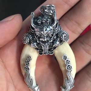 Colgante en forma de talismán protector de dragón plateado de cerdo salvaje con dientes de jabalí antiguo chino 284G