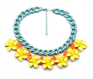 Choker Bulk Price Arrival Les dernières couleurs simples différentes Flower Shiny Gold Color Colorful Necklace