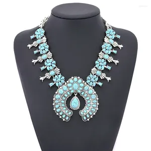 Ras du cou Bijoux occidentaux en gros accessoires de style américain fleur de courge bleu turquoise gros collier de déclaration audacieuse pour les femmes