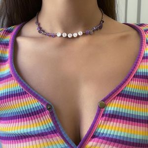 Gargantillas, collar de cuentas de piedra Irregular de Color púrpura étnico para mujer, accesorios circulares arcílicos con estampado de letras para mujer