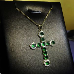 Choucong Marca Única Pingente de Cruz Espumante Jóias de Luxo 18K Preenchimento de Ouro 11PCS Corte Redondo Esmeralda CZ Diamante Gemstones Mulheres Casamento Clavícula Colar Presente