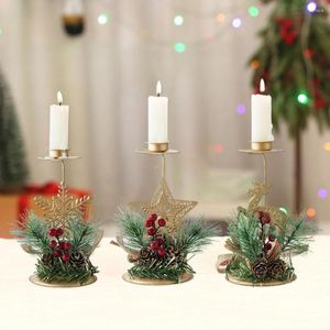 Decoraciones navideñas Respetuoso con el medio ambiente Multi-uso Pine-cones Party Iron Art Candle Stand Decoración para el hogar Candelero