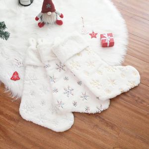 Medias bordadas suaves con adornos navideños, bolsa de regalo blanca de felpa, calcetines personalizados para decoración del hogar, Navid 2023