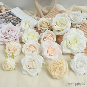 Décorations de Noël Blanc Rose Head Fleurs artificielles Mariage de mariage pour la maison décor anniversaire de Noël DIY TROUR CROST FLORIES BULK