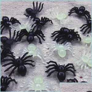 Fournitures de jouets de Noël 100pcs / ensemble araignées décoratives d'Halloween petites jouets d'araignée en plastique noir drôle blague farce réaliste Pro Dh3Qm