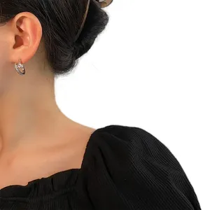 Boucle d'oreille de créateur classique pour femme, petites boucles d'oreilles rondes de luxe rétro plaquées or, clous pour femmes, accessoires vintage tendance zl201 B4