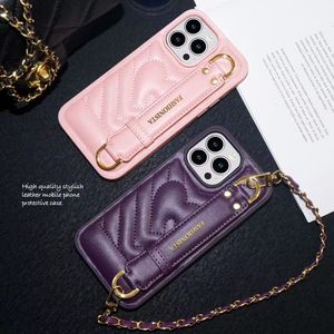 Diseñador clásico Pulsera de cuero con dibujos animados Funda para teléfono gráfica iPhone 15 Pro Max 14 13 12 mini 11 XS XR X 8 7 Plus 15Plus Diseño de dibujos animados contraportada Funda para teléfono chino