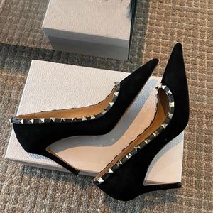 Diseñador de moda clásico zapatos de vestir para mujeres con tacones de espejo de calidad de espejo de lujo Rivet de 9 cm de altura zapatos de cuero con paquete completo