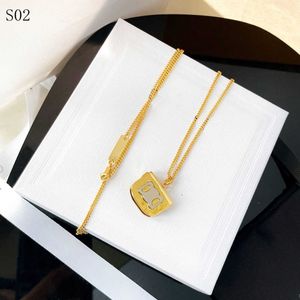 Collares pendientes de moda clásica para mujer Collar elegante Cadenas de gargantilla de alta calidad Joyas de diseñador 18K Chapado en oro Plata esterlina Lady Girls Gift