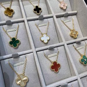 Colliers de trèfle à quatre feuilles classiques Pendant Perme de nacre en acier inoxydable Gold 18k pour femmes fille de la Saint Valentin