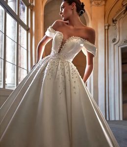 Classic Gargeous A-Line Wedding Dress Fuera de las perlas de los hombros Beads Satin Women Gowns Vestidos de Novias Custom Hecho