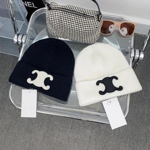 Cappello classico lavorato a maglia Beanie Cap Designer Cappelli per capelli di coniglio da donna Sito ufficiale sincronizzato per uomini e donne, addensato per il calore c3258