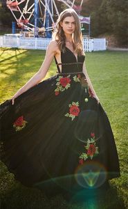 Vestido de novia clásico de tul negro de México, una línea con bordado, apliques de encaje floral, cuello en V, sin mangas, vestidos de novia góticos largos con cuentas y cristales