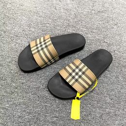 Classique Vintage Caoutchouc Sliders Sandale Casual Chaussure Pantoufle Luxe Designer Slide New Summer Femmes Toile Plate Lady Tartan 6 Couleurs Sandale Hommes Beach Mule Cadeau avec boîte